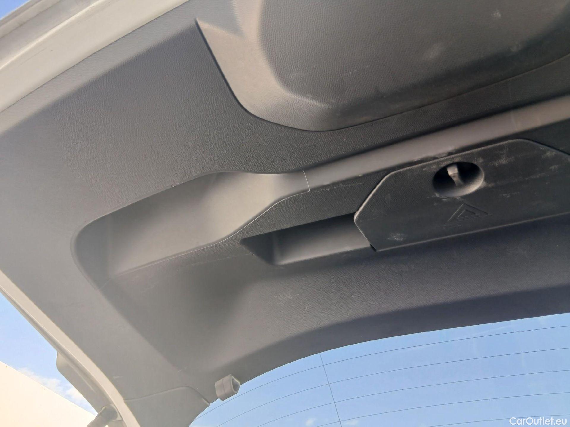  Peugeot  2008 PEUGEOT  / 2019 / 5P / todoterreno Allure BlueHDI 81kW (110CV) #3