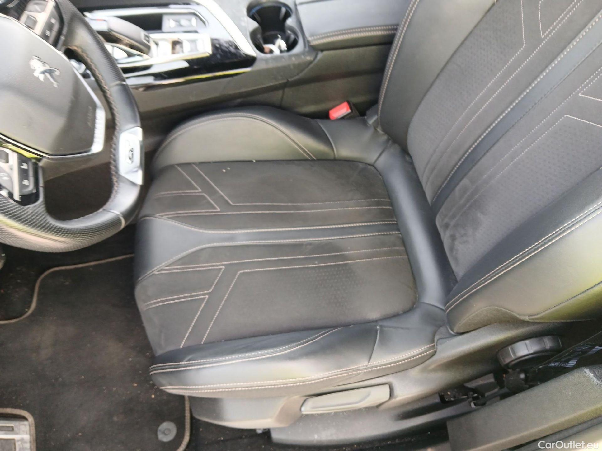  Peugeot  5008 PEUGEOT  / 2020 / 5P / todoterreno 1.5 BlueHDi 96kW S&S GT EAT8 #3