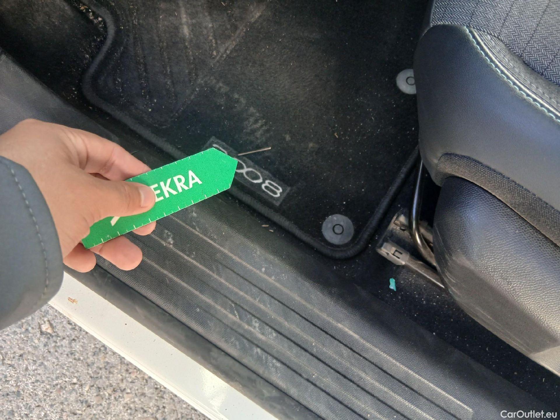  Peugeot  2008 PEUGEOT  / 2019 / 5P / todoterreno Allure BlueHDI 81kW (110CV) #2