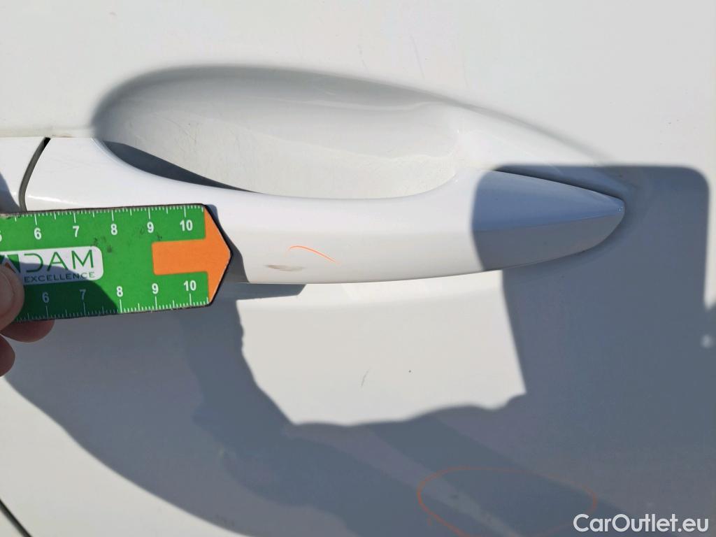  Peugeot  3008 PEUGEOT  / 2016 / 5P / todoterreno 1.5 BlueHDi 96kW (130CV) S&S Active (AC) #30