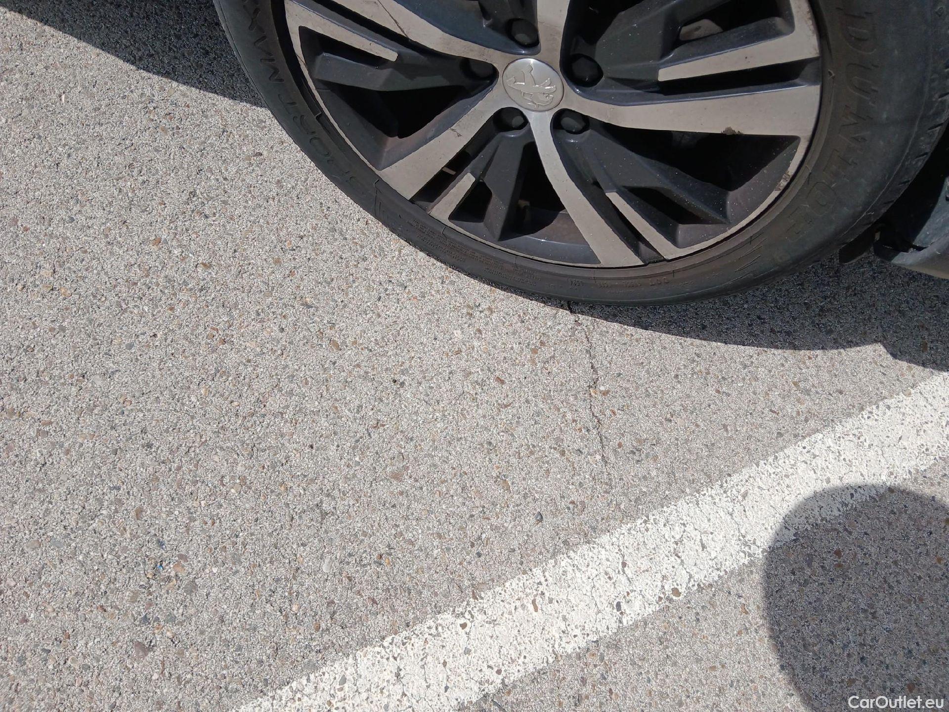  Peugeot  5008 PEUGEOT  / 2020 / 5P / todoterreno 1.5 BlueHDi 96kW S&S GT EAT8 #49