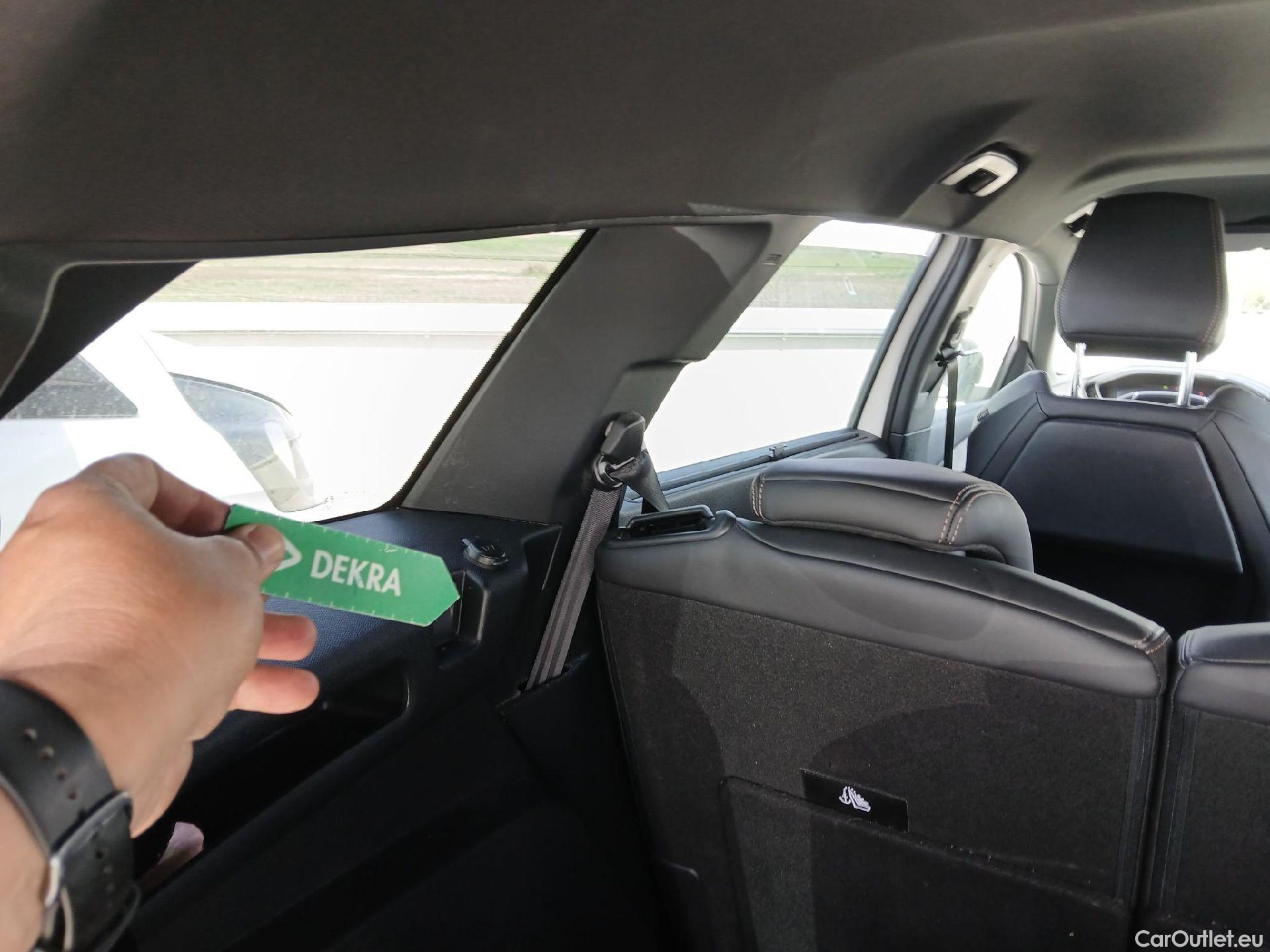  Peugeot  5008 PEUGEOT  / 2020 / 5P / todoterreno 1.5 BlueHDi 96kW S&S GT EAT8 #7