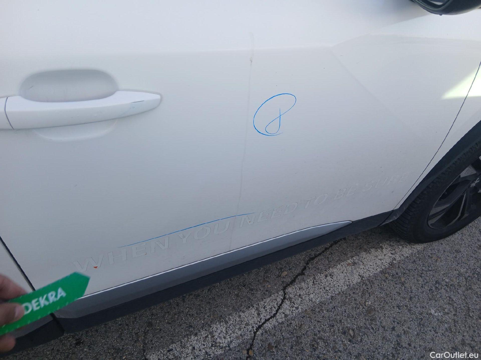  Peugeot  2008 PEUGEOT  / 2019 / 5P / todoterreno Allure BlueHDI 81kW (110CV) #26