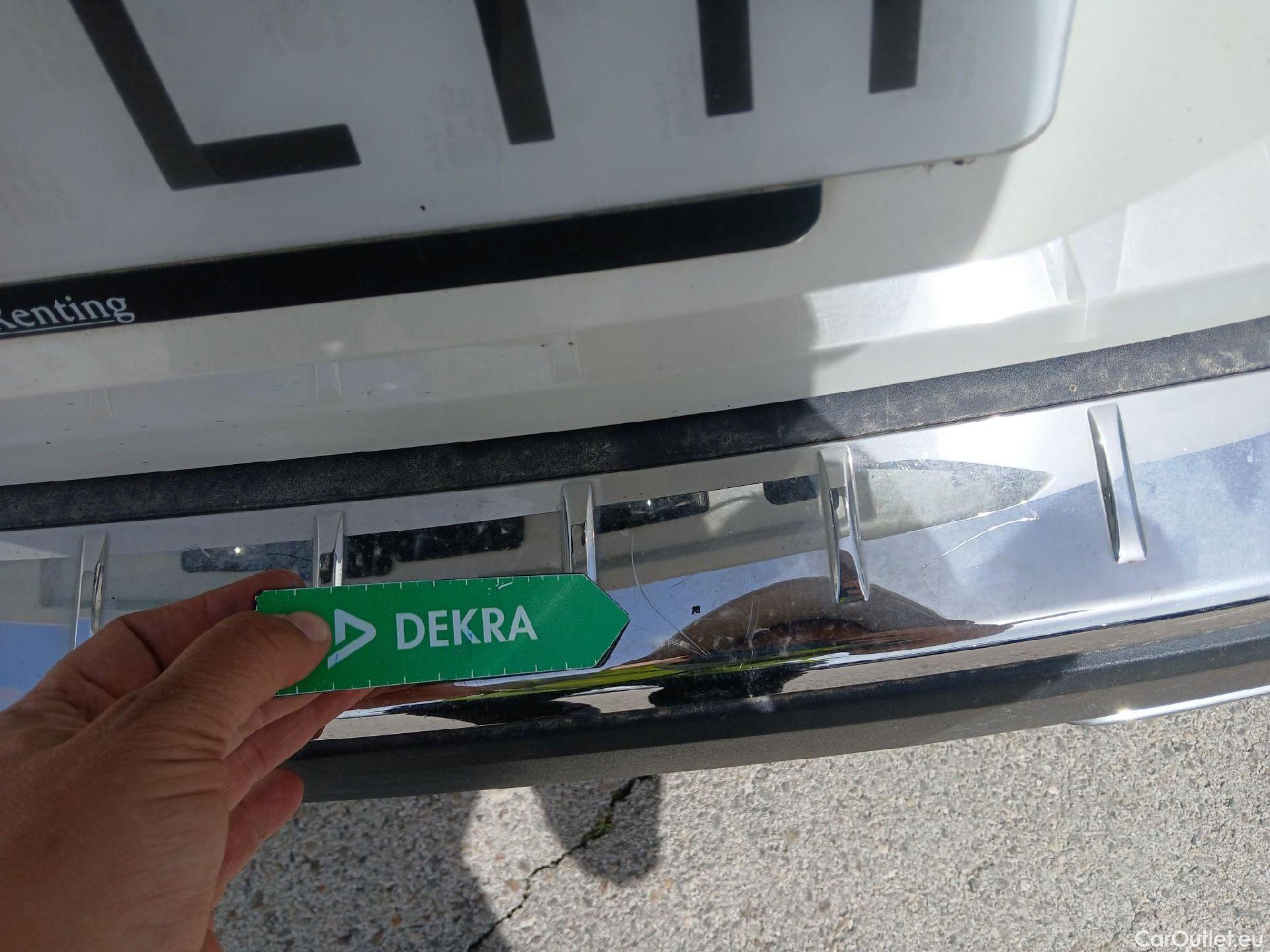  Peugeot  5008 PEUGEOT  / 2020 / 5P / todoterreno 1.5 BlueHDi 96kW S&S GT EAT8 #32