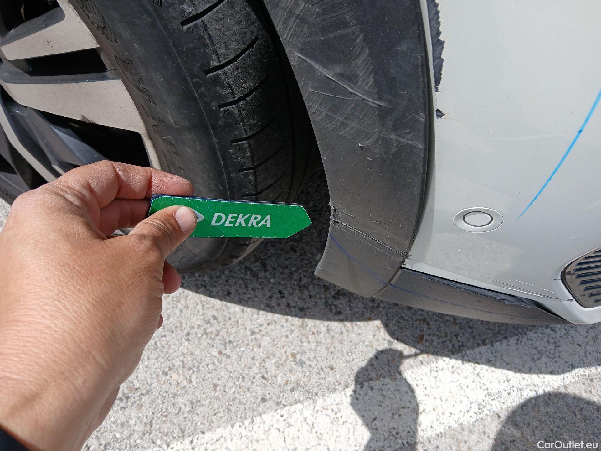  Peugeot  5008 PEUGEOT  / 2020 / 5P / todoterreno 1.5 BlueHDi 96kW S&S GT EAT8 #19