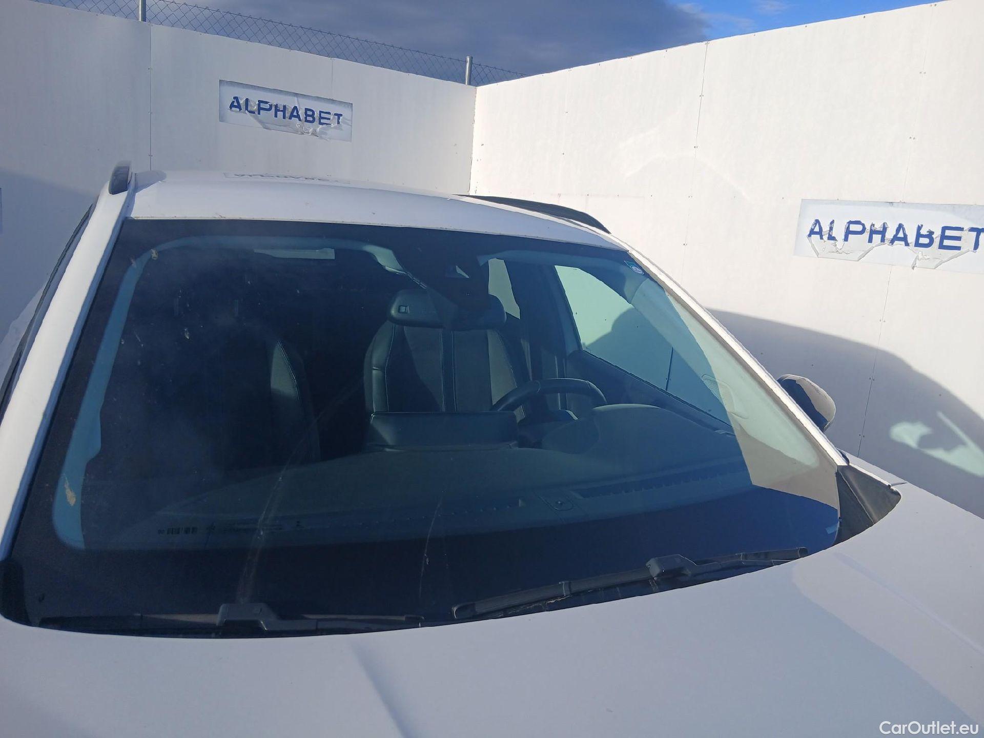  Peugeot  2008 PEUGEOT  / 2019 / 5P / todoterreno Allure BlueHDI 81kW (110CV) #8