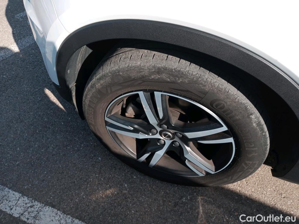  Volvo  XC 40 VOLVO XC40 / 2017 / 5P / todoterreno 2.0 T4 R-Design Auto #3