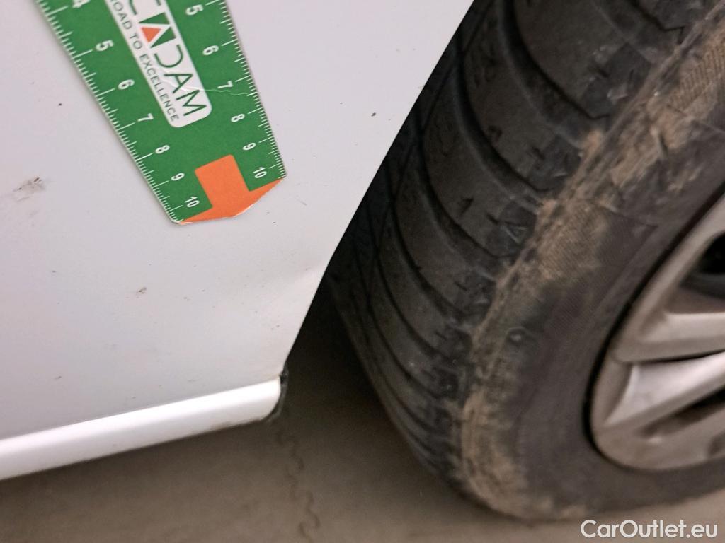  Citroen  Berlingo CITROEN  / 2018 / 4P / combi Talla M BlueHDi 100 S&S LIVE PACK BUSINE #25