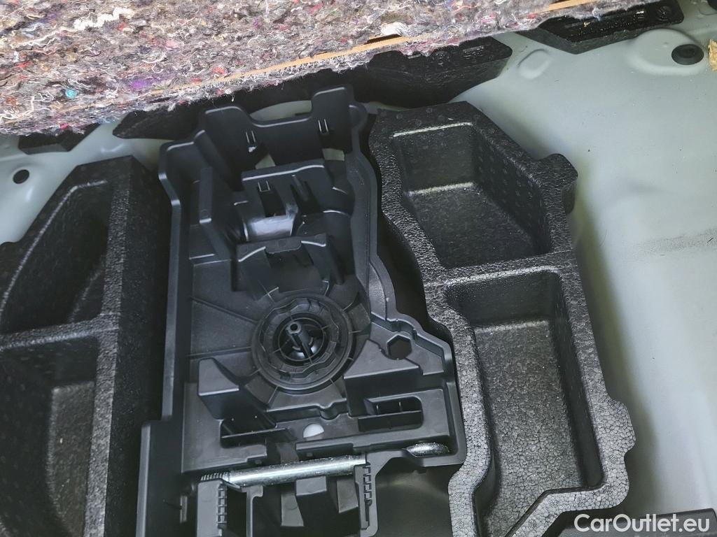  Peugeot  208 PEUGEOT  / 2019 / 5P / berlina con portón BlueHDi 73kW (100CV) Active Pack (AC) #16