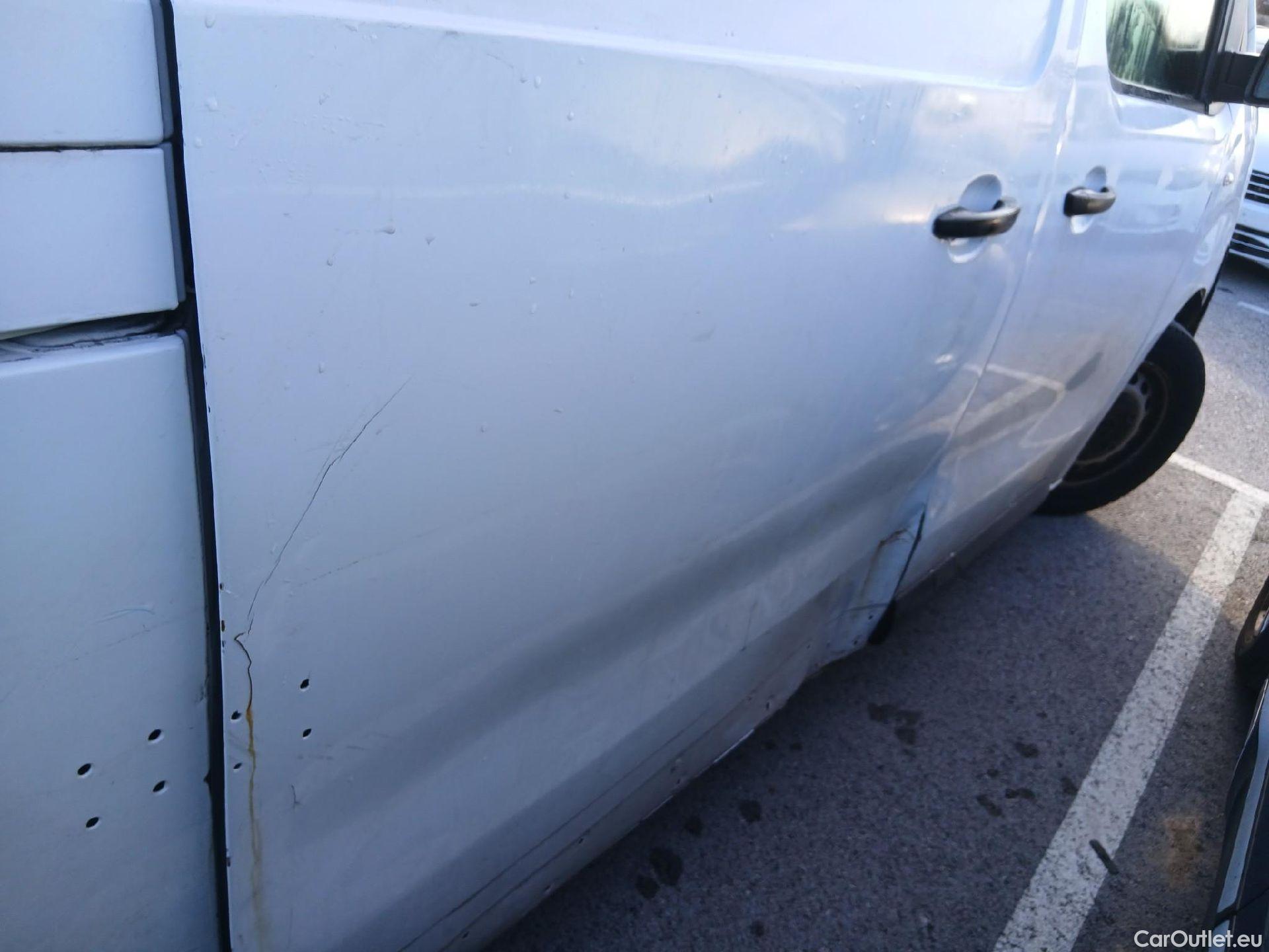  Opel  Vivaro OPEL  / 2019 / 4P / furgón 1.5 Diésel 74kW (100CV) M Std Express #40