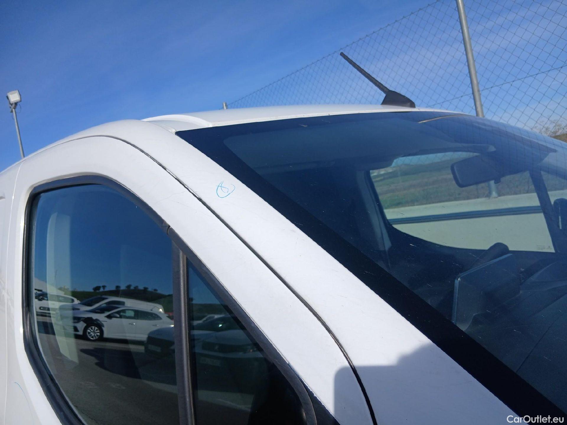  Peugeot  Partner PEUGEOT  / 2018 / 4P / furgón derivado de turismo Premium Standard 600kg BlueHDi 73kW (AC) #40