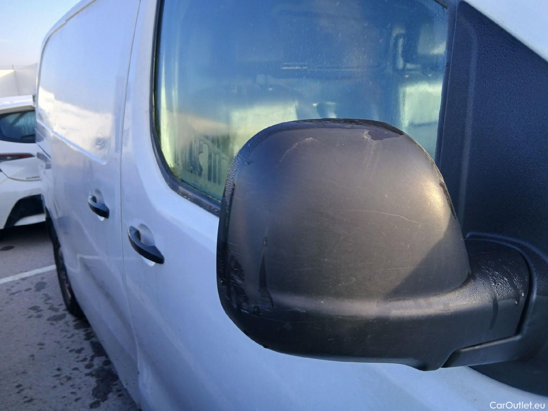  Opel  Vivaro OPEL  / 2019 / 4P / furgón 1.5 Diésel 74kW (100CV) M Std Express #45