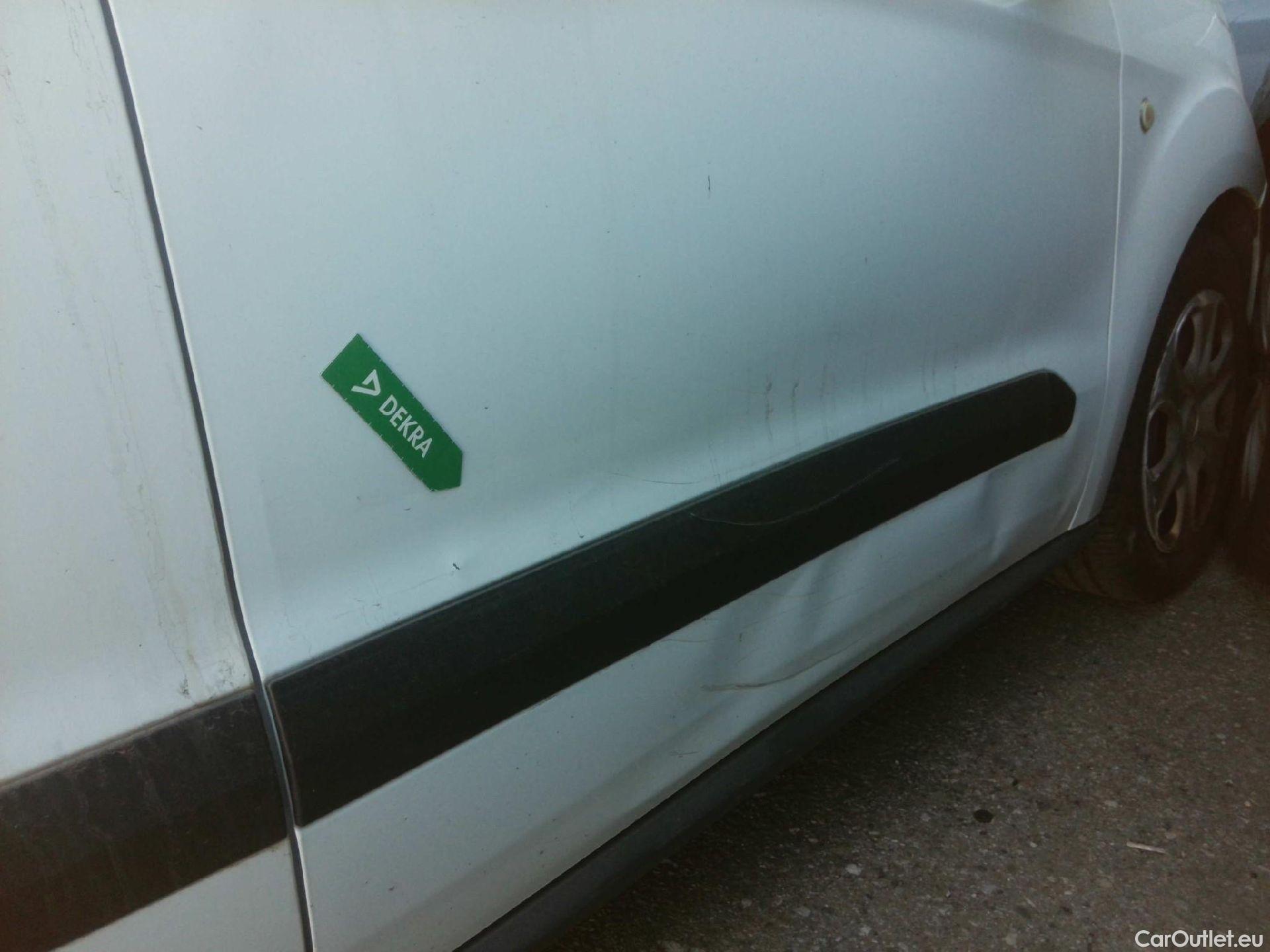  Ford  Transit FORD  Courier/2014/4P/furgón der.turis Van 1.5 TDCi 56kW Trend #36