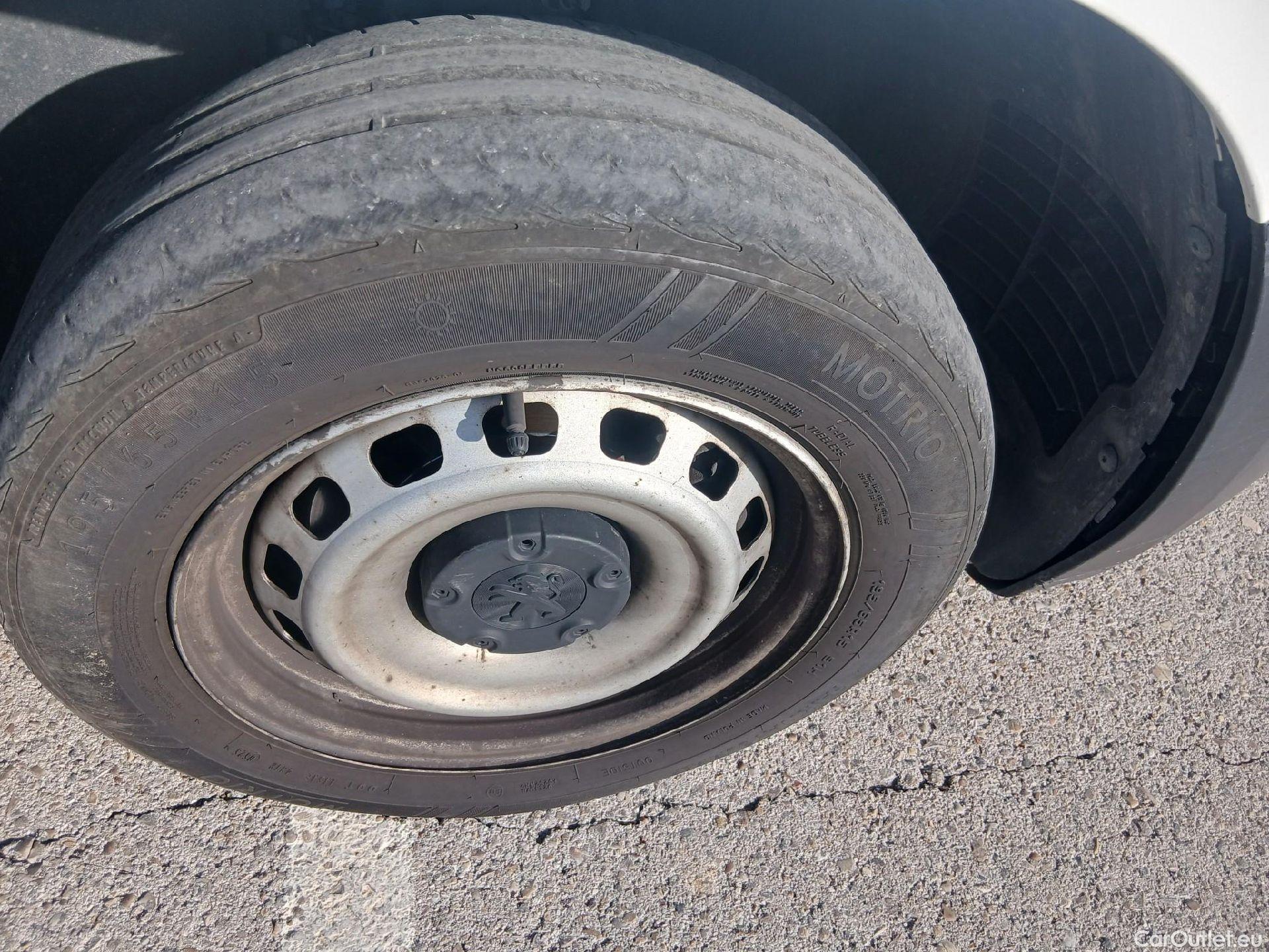  Peugeot  Partner PEUGEOT  / 2018 / 4P / furgón derivado de turismo Premium Standard 600kg BlueHDi 73kW (AC) #4