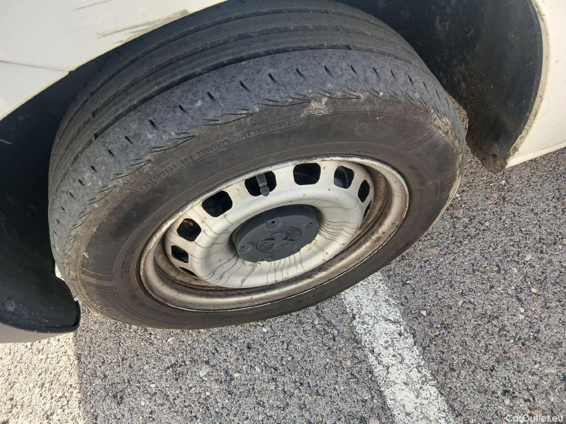  Peugeot  Partner PEUGEOT  / 2018 / 4P / furgón derivado de turismo Premium Standard 600kg BlueHDi 73kW (AC) #2