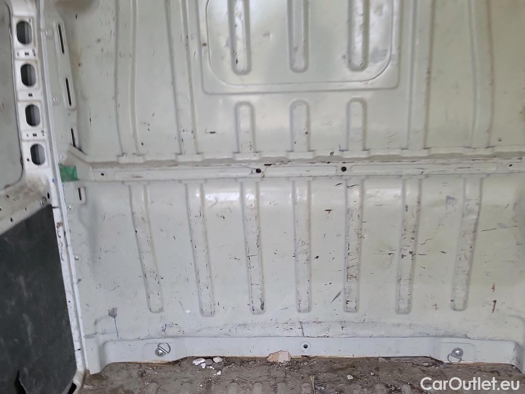  Peugeot  Boxer PEUGEOT  / 2014 / 4P / furgón 335 L2 H2 BHDI 103kW (140CV) S&S 6 V. M (CX) #18