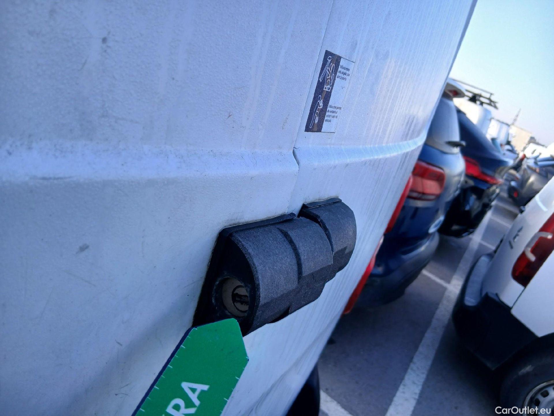  Opel  Vivaro OPEL  / 2019 / 4P / furgón 1.5 Diésel 74kW (100CV) M Std Express #27