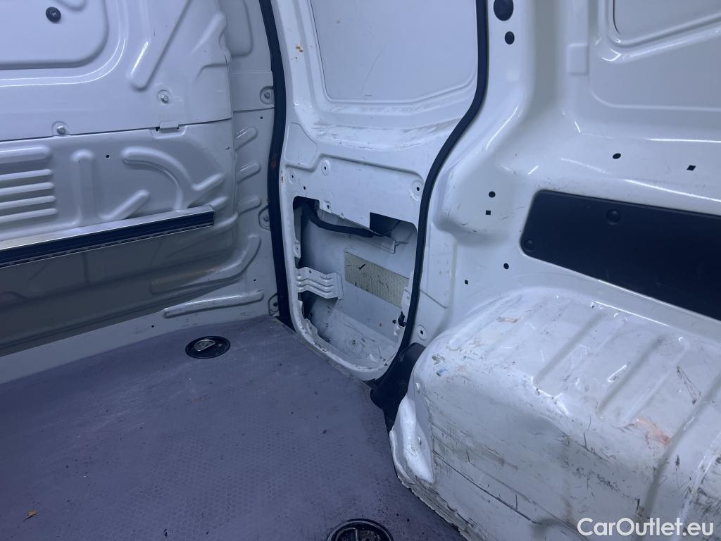  Fiat  Fiorino FIAT  / 2016 / 3P / furgón derivado de turismo Cargo Base 1.3 Mjet 59kW (80CV) E6 #9