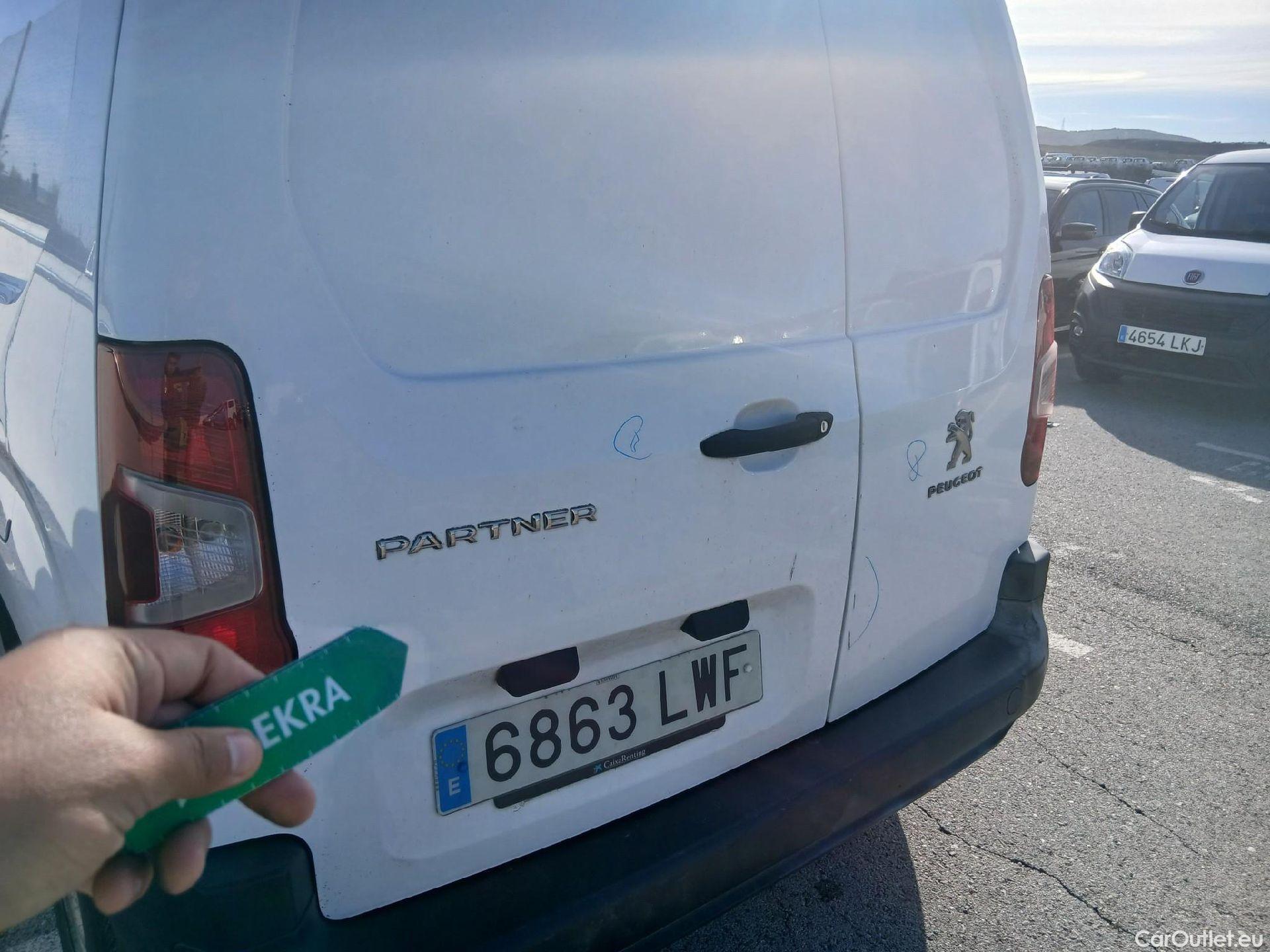  Peugeot  Partner PEUGEOT  / 2018 / 4P / furgón derivado de turismo Premium Standard 600kg BlueHDi 73kW (AC) #24