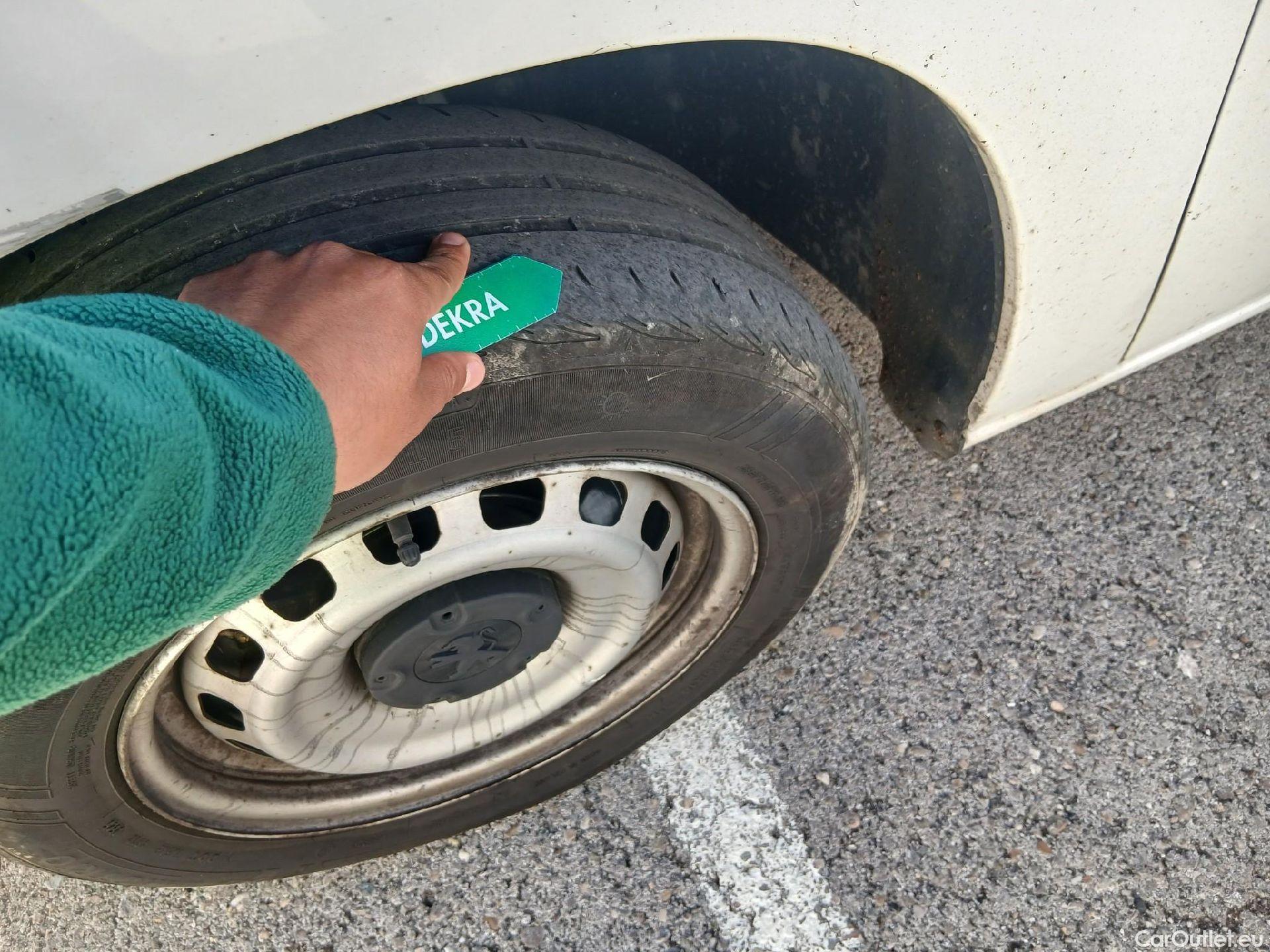  Peugeot  Partner PEUGEOT  / 2018 / 4P / furgón derivado de turismo Premium Standard 600kg BlueHDi 73kW (AC) #1