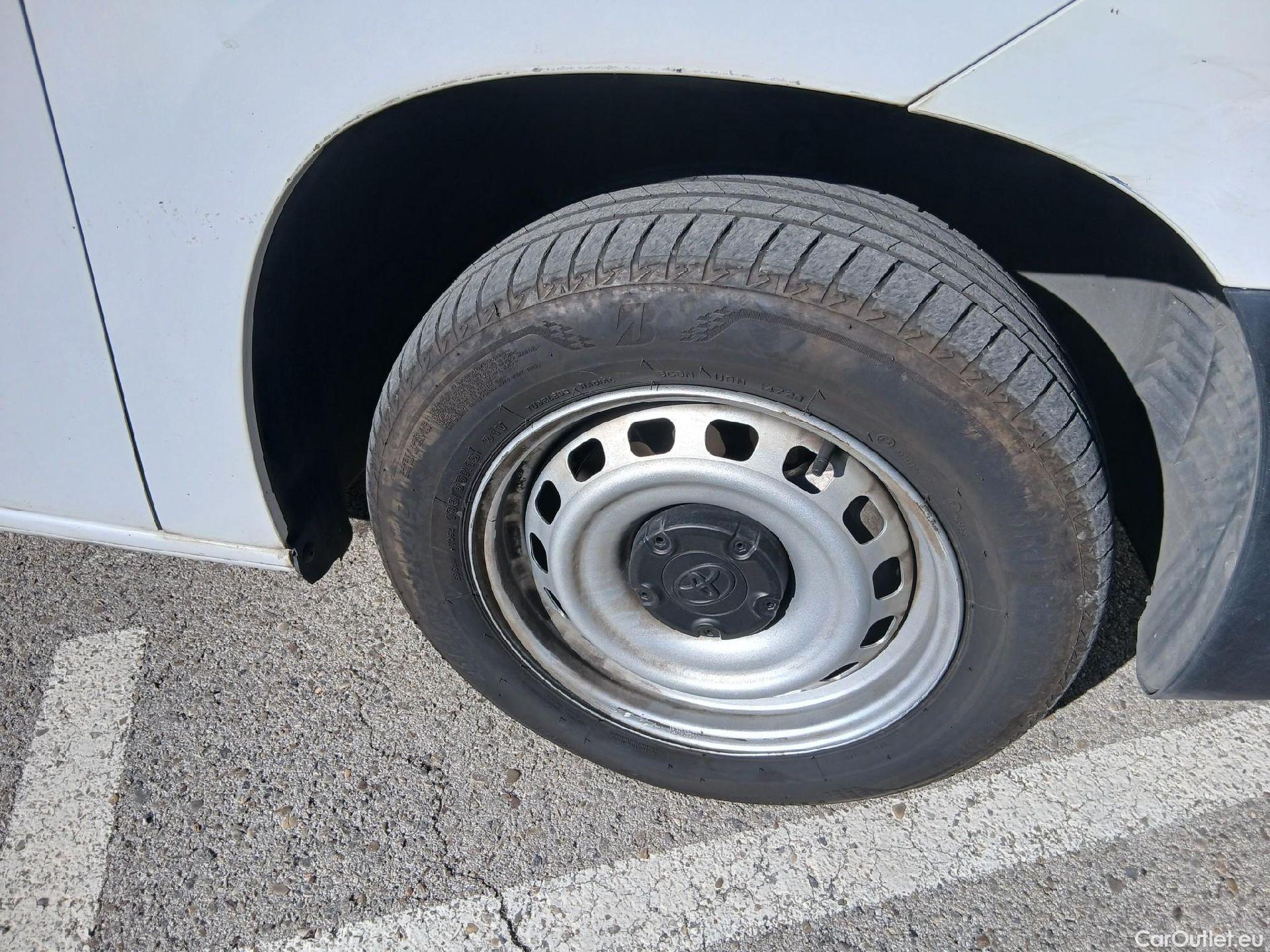  Toyota  Proace TOYOTA  City/2020/4P/furgón derivado de turismo 1.5D 56kW (75CV) GX 650kg Media #32