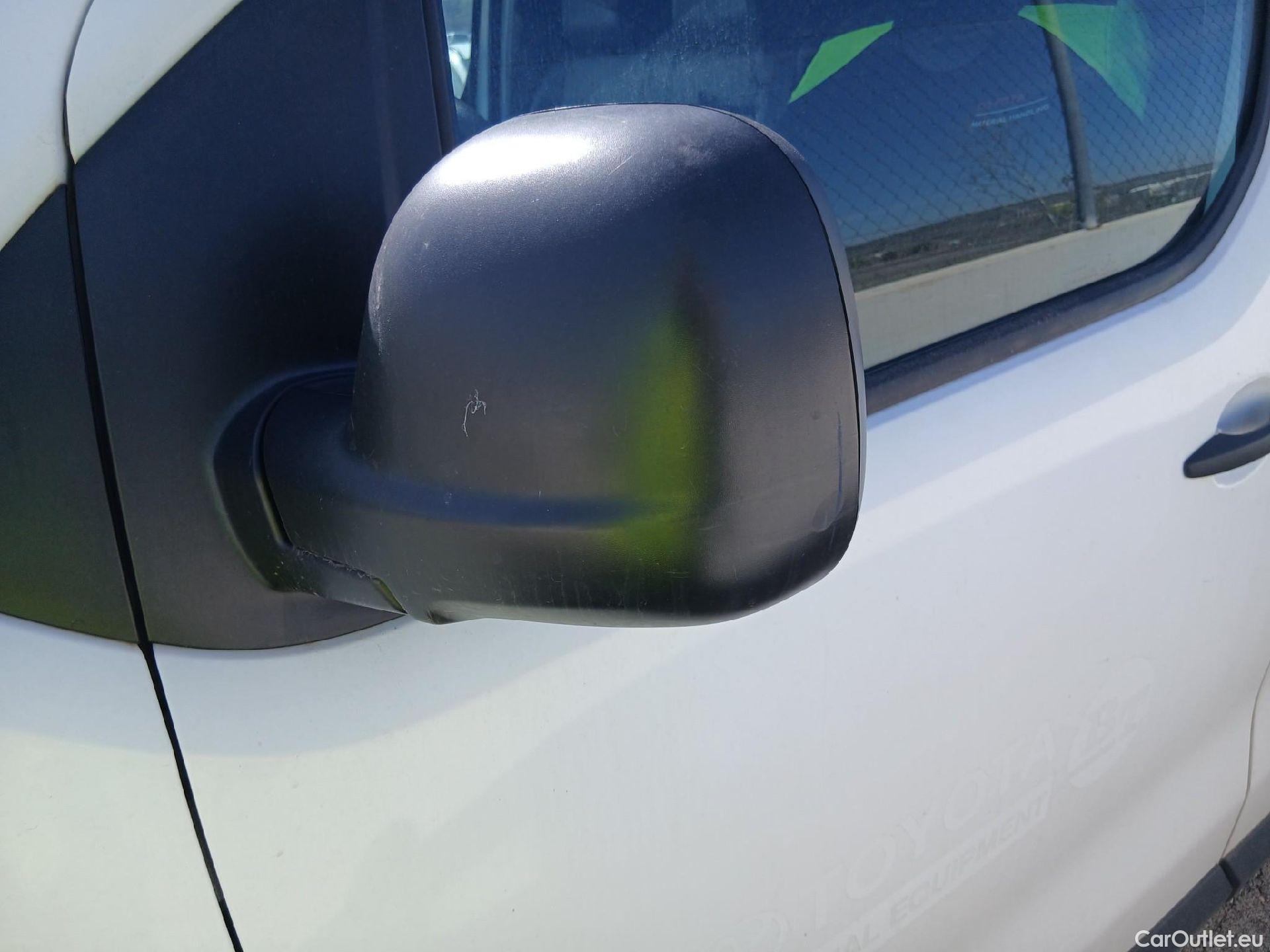  Toyota  Proace TOYOTA  / 2016 / 4P / furgón FU. MEDIO (L1) 2.0D 90kW COMFORT CARGA + #15