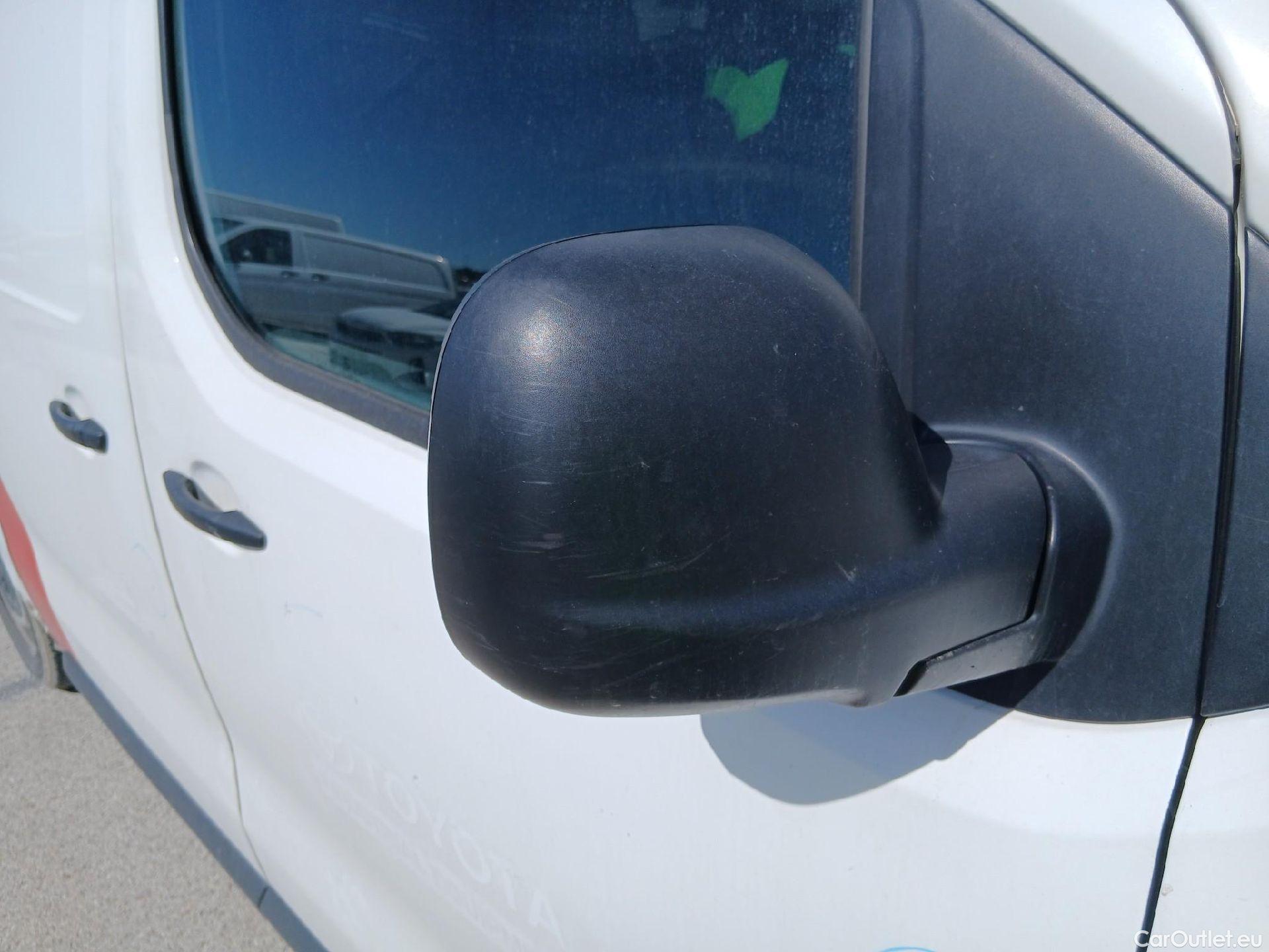  Toyota  Proace TOYOTA  / 2016 / 4P / furgón FU. MEDIO (L1) 2.0D 90kW COMFORT CARGA + #47