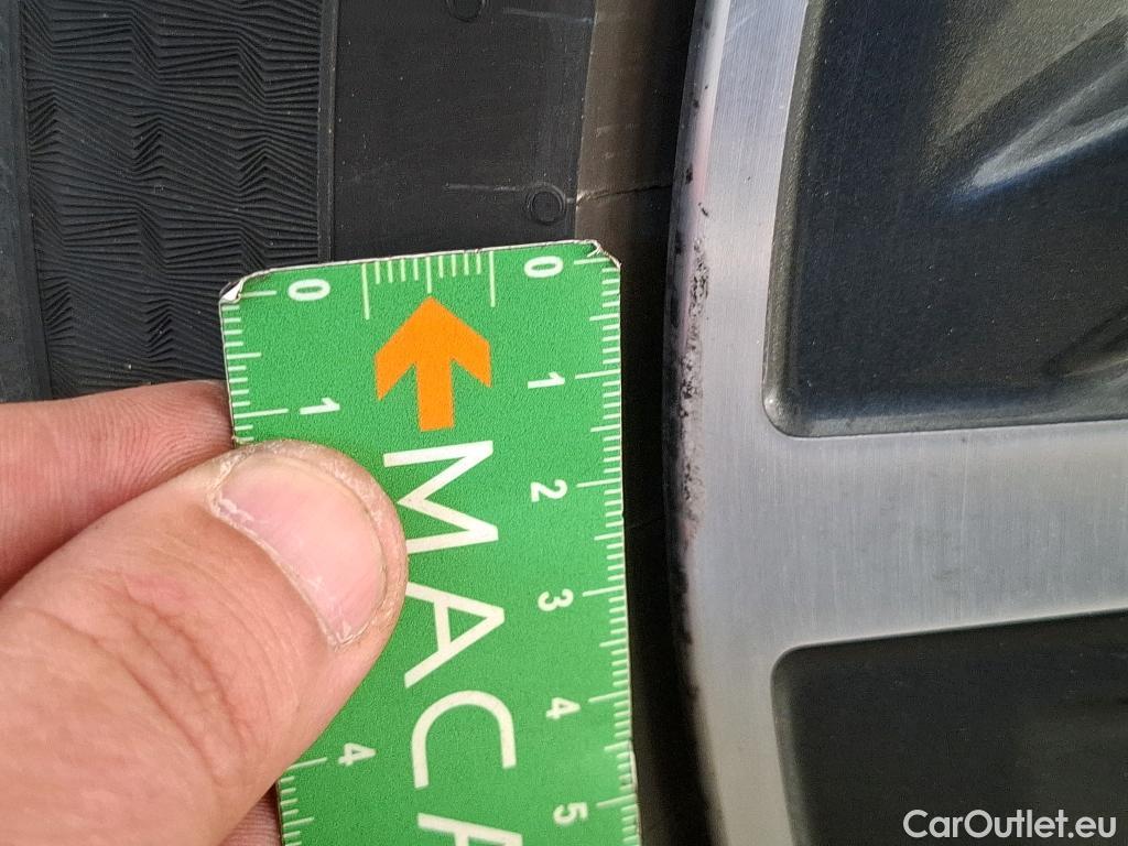  Bmw  Serie 1 BMW Série 1 / 2019 / 5P / Berline 118i DKG7 Business Design #54