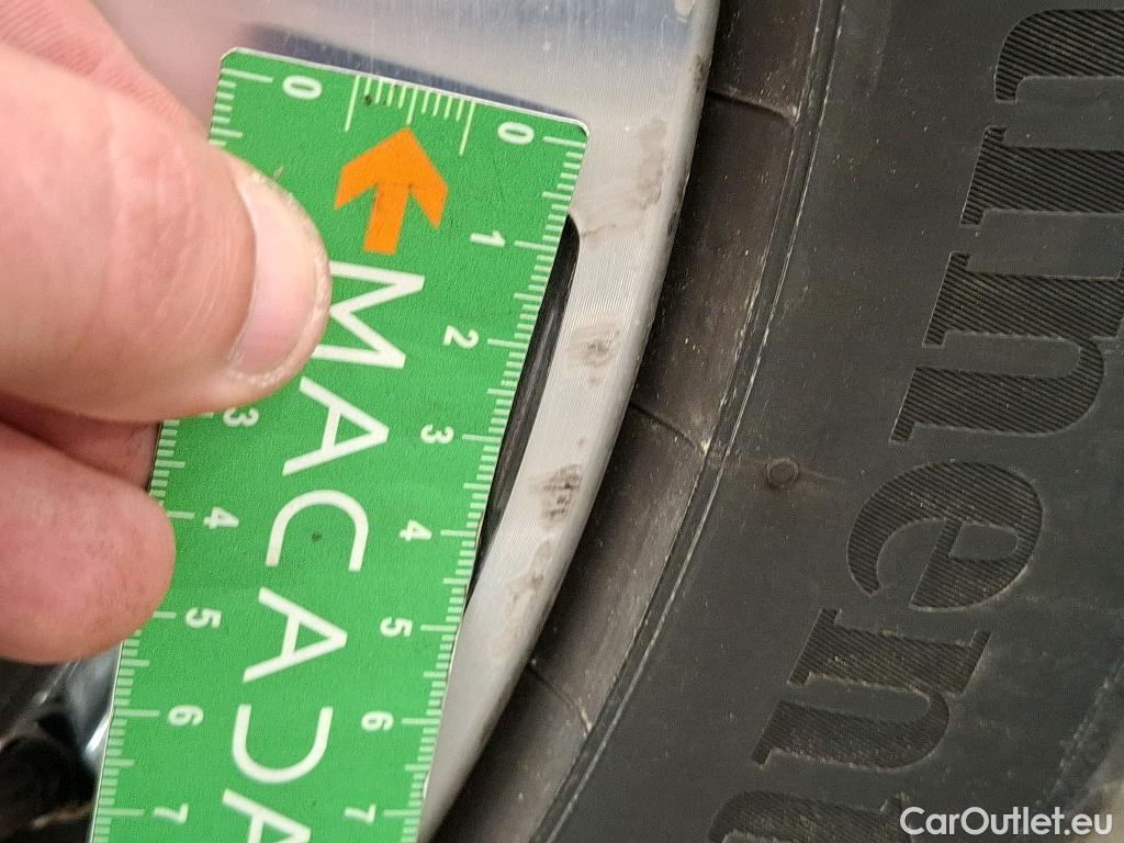  Bmw  Serie 1 BMW Série 1 / 2019 / 5P / Berline 118i DKG7 Business Design #45