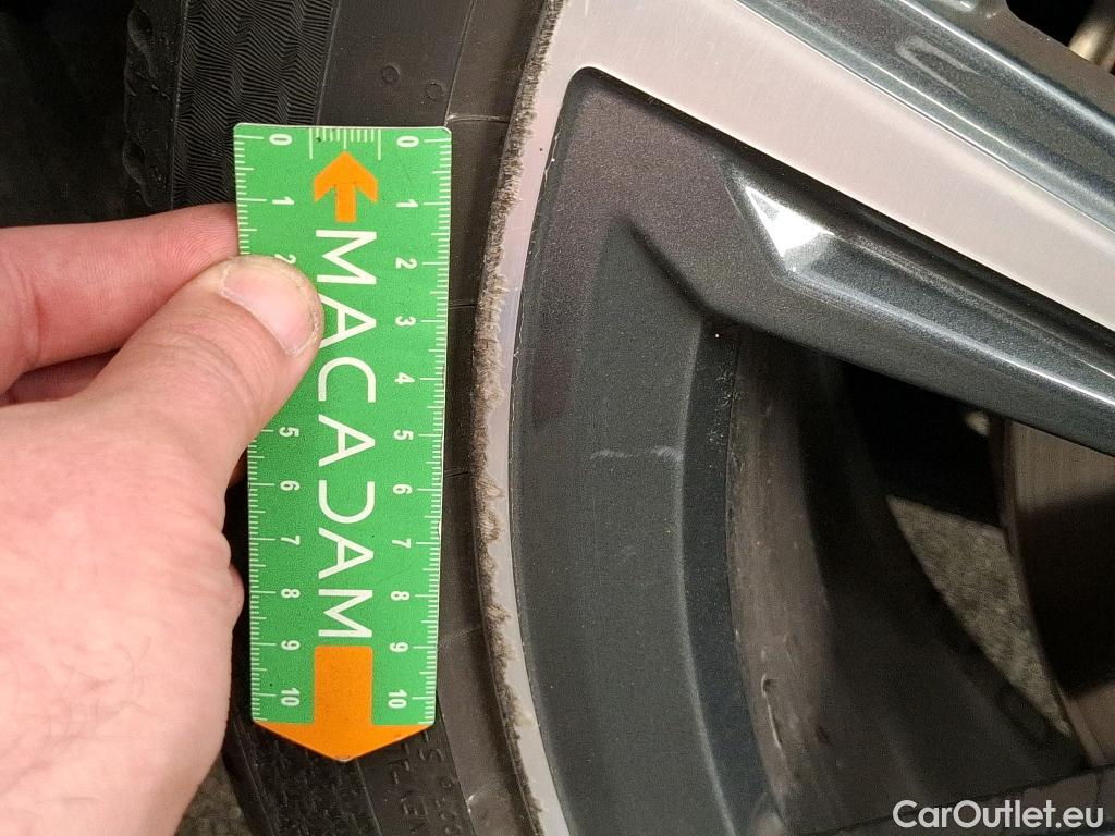  Bmw  Serie 1 BMW Série 1 / 2019 / 5P / Berline 118i DKG7 Business Design #59