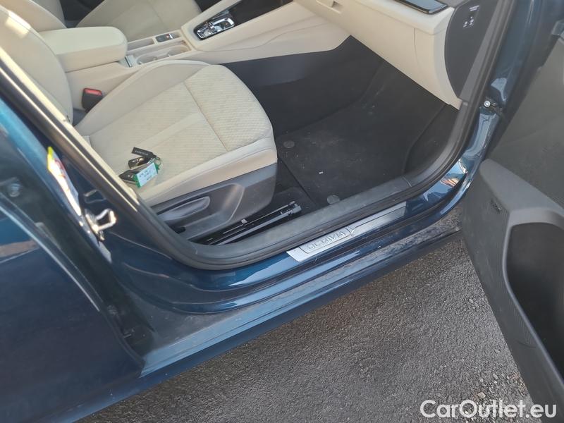  Skoda  Octavia  Lim. (NX3)(2020) Oct. 2.0TDI 110 Style AT 5d #24