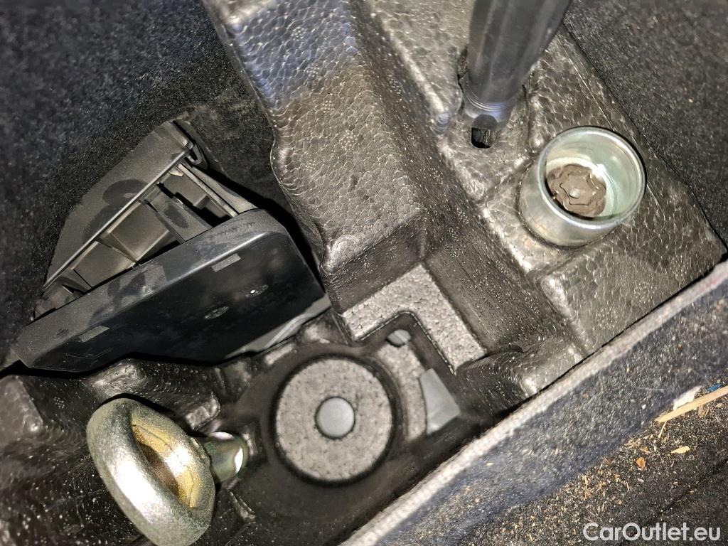  Bmw  Serie 1 BMW Série 1 / 2019 / 5P / Berline 118i DKG7 Business Design #63