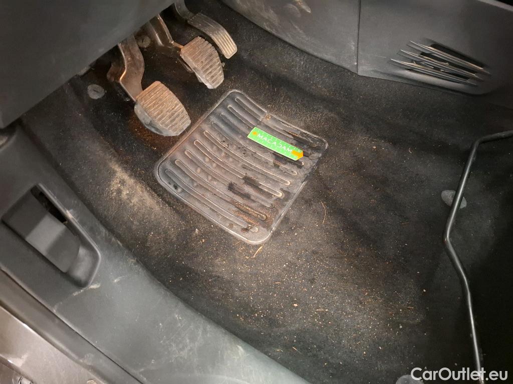  Peugeot  2008 PEUGEOT  5p Crossover BlueHDi 100 ¤6.c S&S ALLURE BUSINESS #64