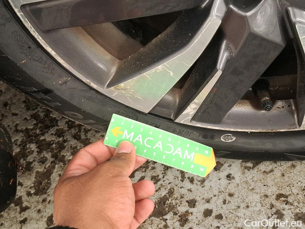  Peugeot  2008 PEUGEOT  5p Crossover BlueHDi 100 ¤6.c S&S ALLURE BUSINESS #50