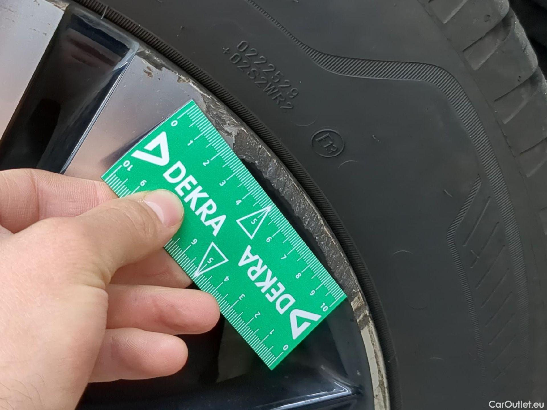  Peugeot  5008  GT Line 1.5 HDi 130CV BVA8 7 Sieges E6dT #8