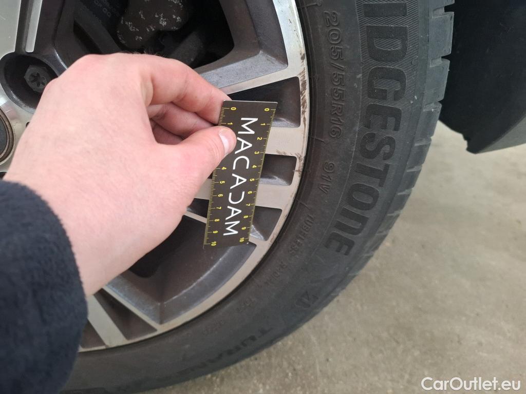  Renault  Megane  IV Berline 5 ptes. Intens 1.5 dCi 115CV BVA7 E6d #38