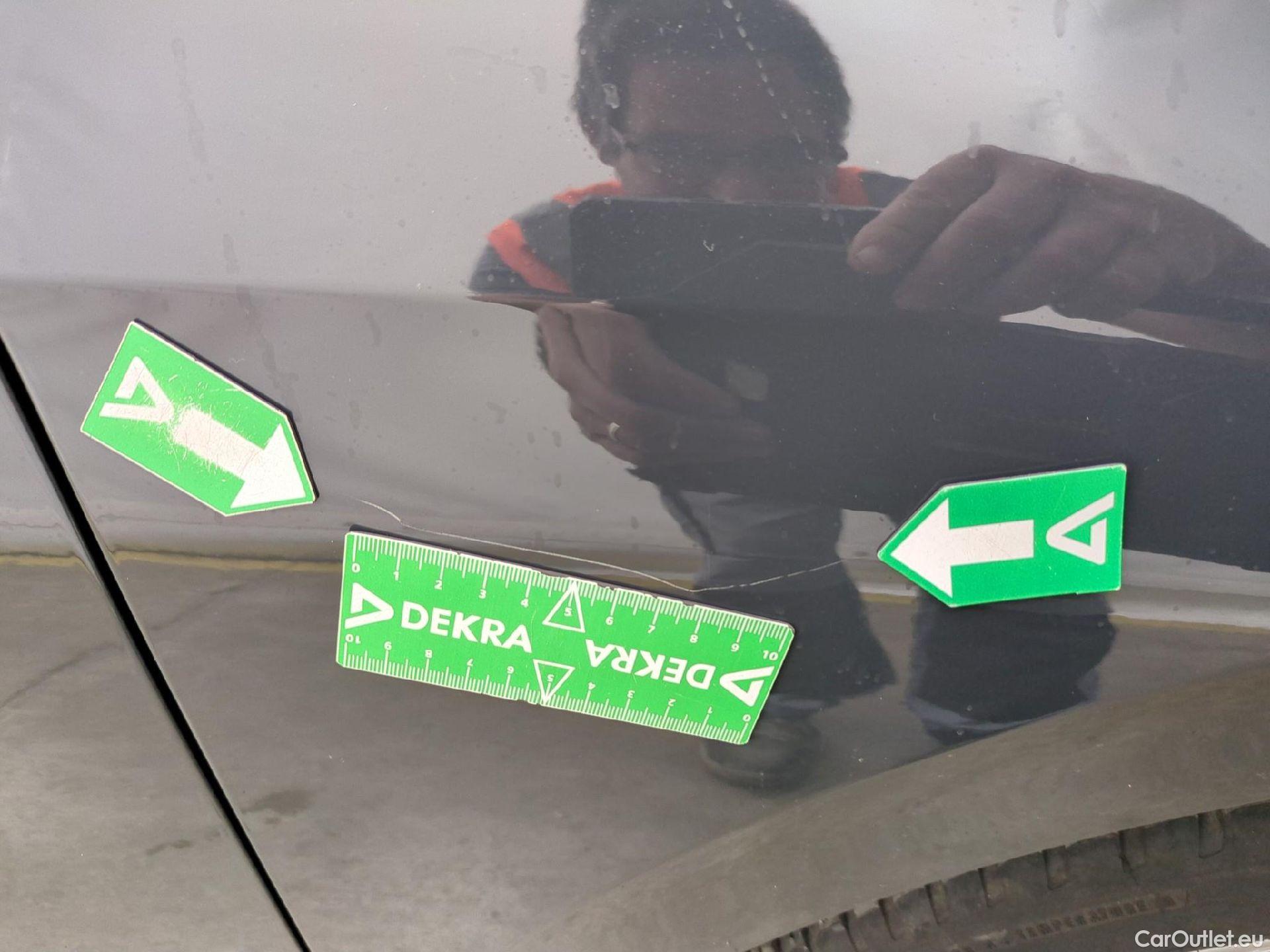  Volkswagen  Golf  VOLKSWAGEN / 2020 / 5P / Berline 1.5 eTSI OPF 130 DSG7 Life Busi #36