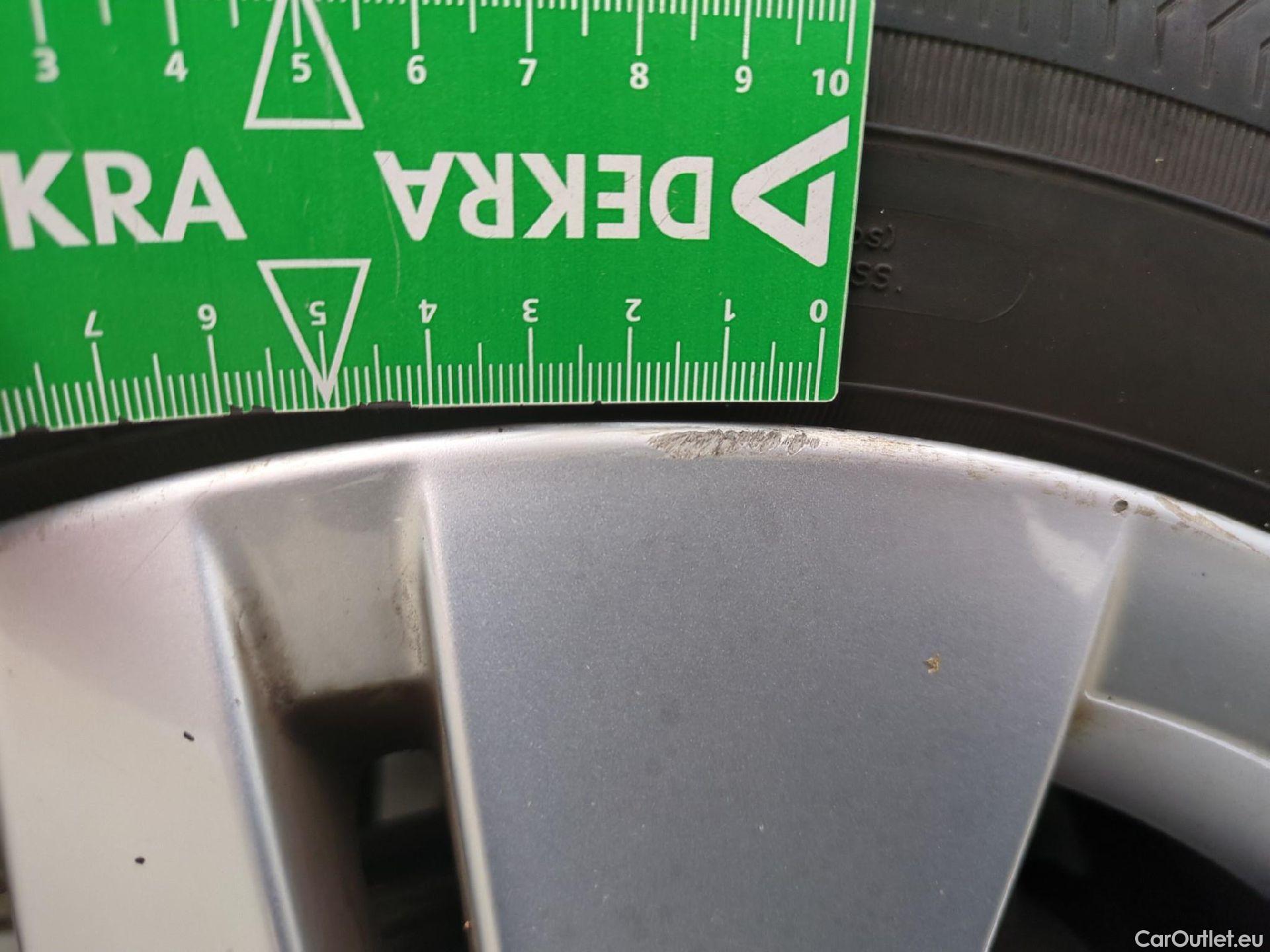  Volkswagen  Golf  VOLKSWAGEN / 2020 / 5P / Berline 1.5 eTSI OPF 130 DSG7 Life Busi #2