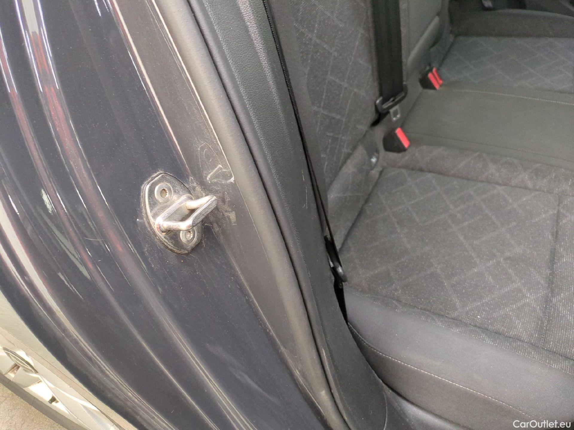  Volkswagen  Golf  VOLKSWAGEN / 2020 / 5P / Berline 1.5 eTSI OPF 130 DSG7 Life Busi #35