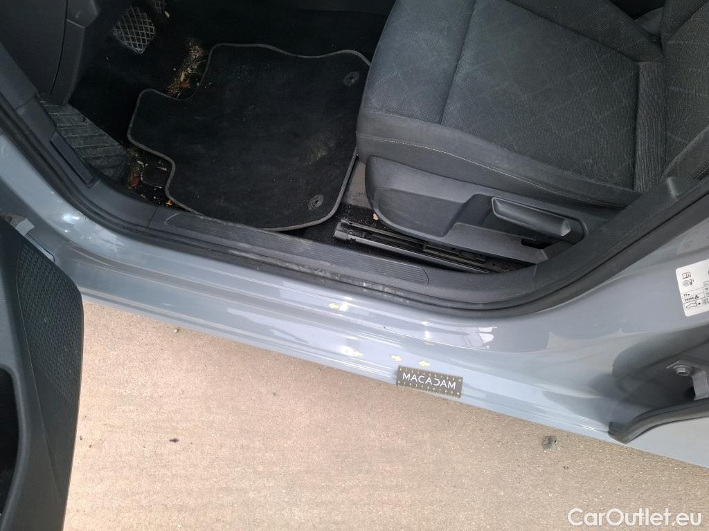  Volkswagen  Golf  VOLKSWAGEN / 2020 / 5P / Berline 1.0 eTSI OPF 110 DSG7 Life Business 1st #74