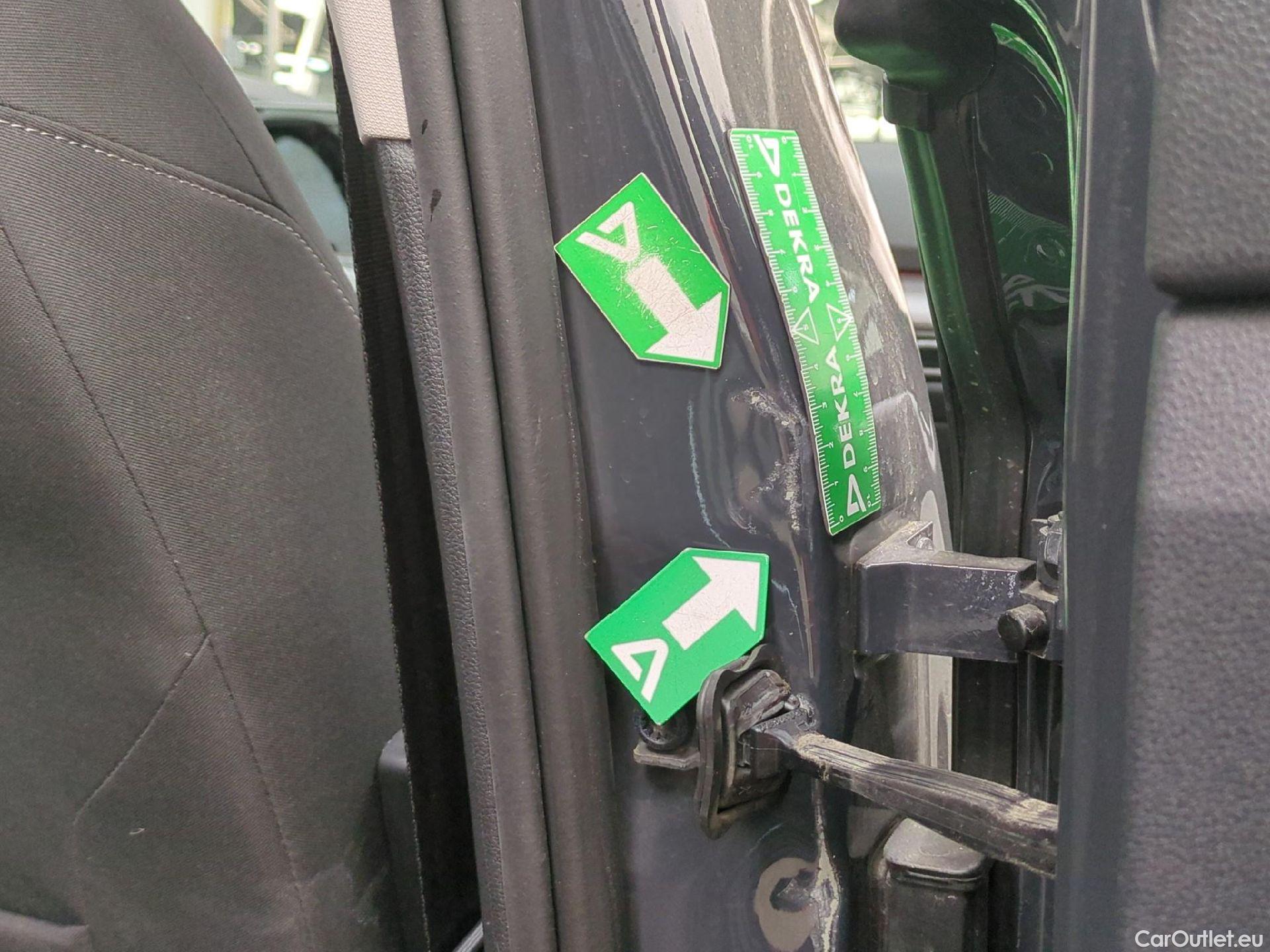  Volkswagen  Golf  VOLKSWAGEN / 2020 / 5P / Berline 1.5 eTSI OPF 130 DSG7 Life Busi #31