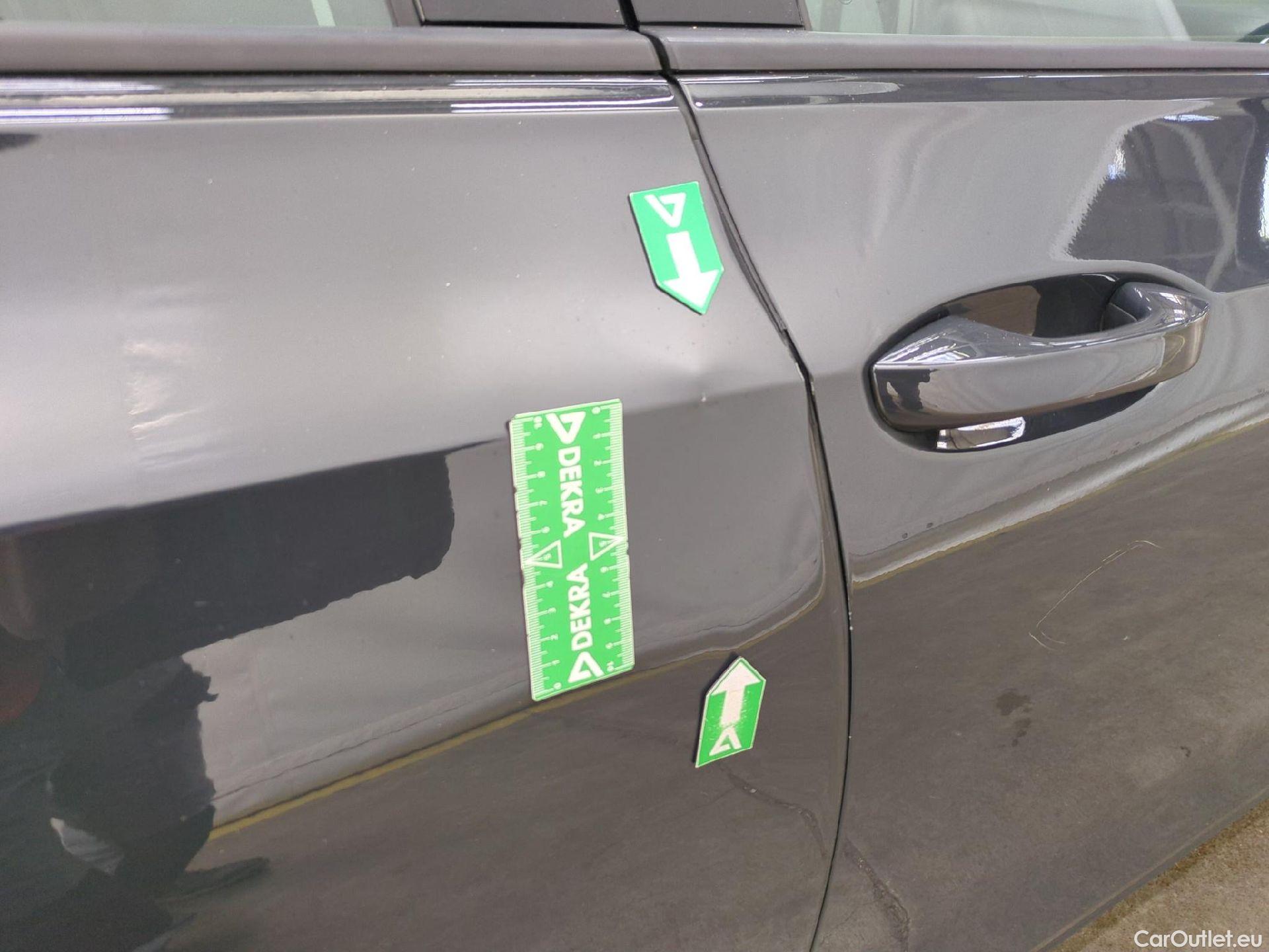  Volkswagen  Golf  VOLKSWAGEN / 2020 / 5P / Berline 1.5 eTSI OPF 130 DSG7 Life Busi #22