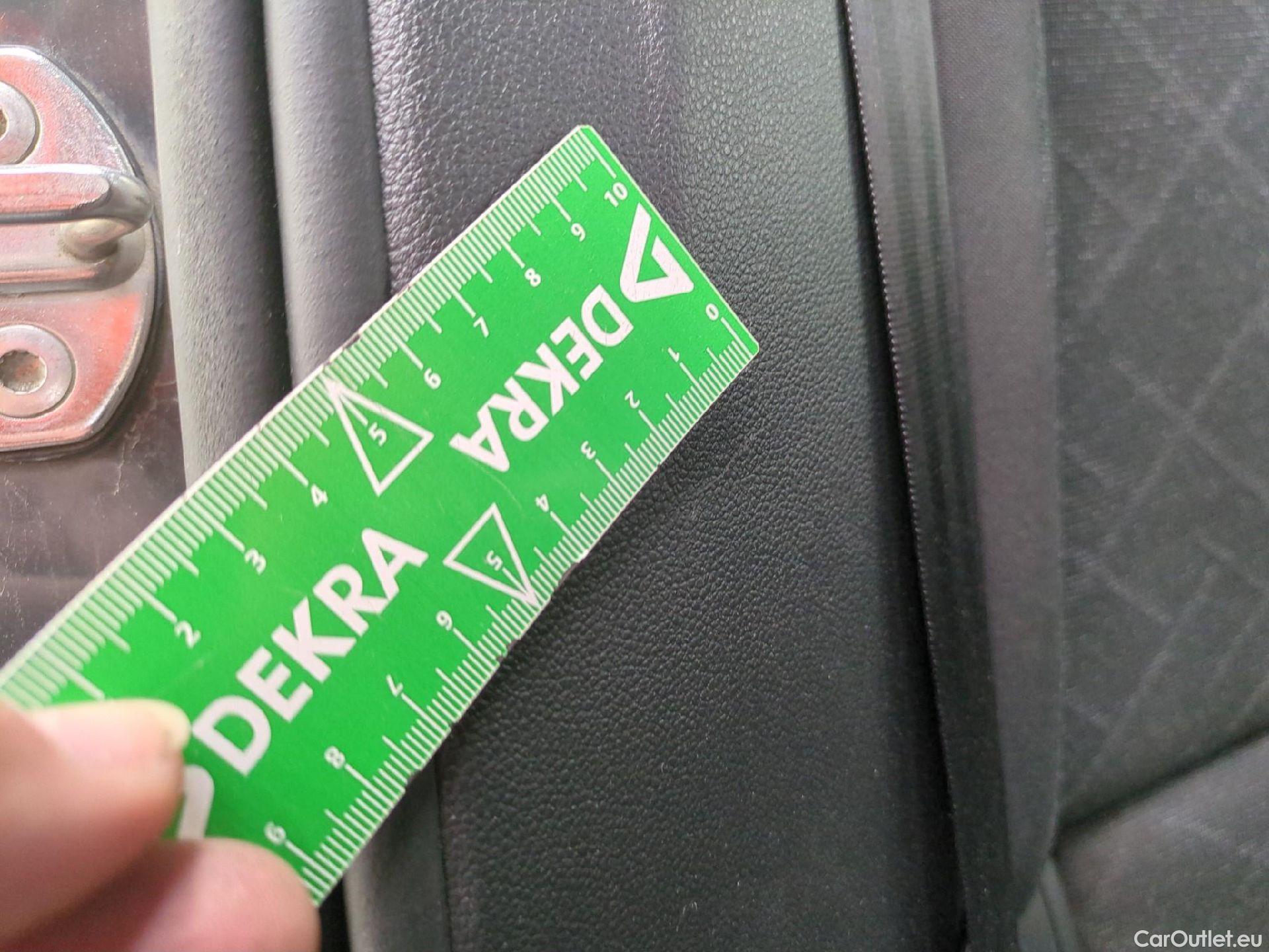  Volkswagen  Golf  VOLKSWAGEN / 2020 / 5P / Berline 1.5 eTSI OPF 130 DSG7 Life Busi #34