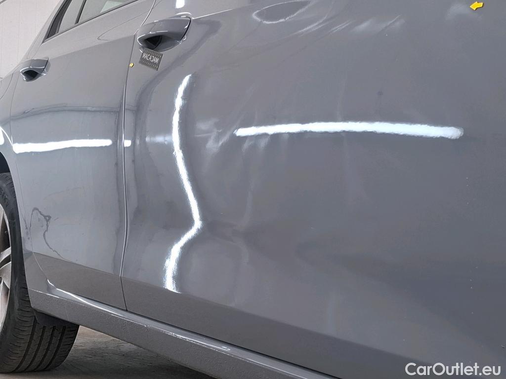  Volkswagen  Golf  VOLKSWAGEN / 2020 / 5P / Berline 1.0 eTSI OPF 110 DSG7 Life Business 1st #44