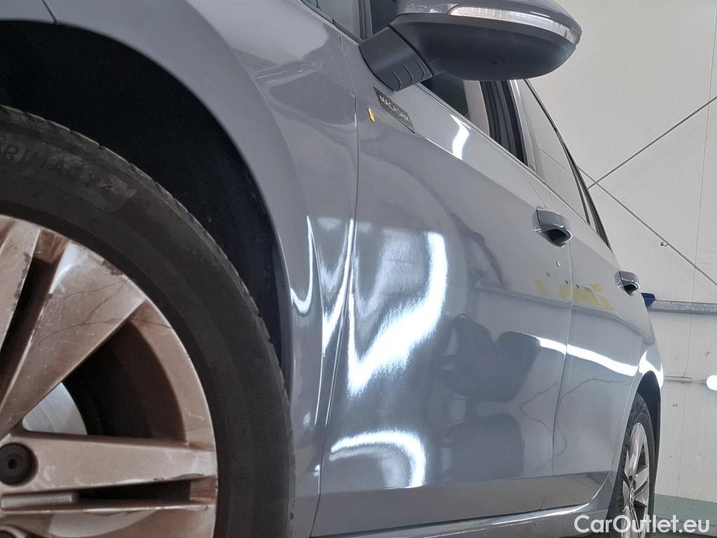  Volkswagen  Golf  VOLKSWAGEN / 2020 / 5P / Berline 1.0 eTSI OPF 110 DSG7 Life Business 1st #21