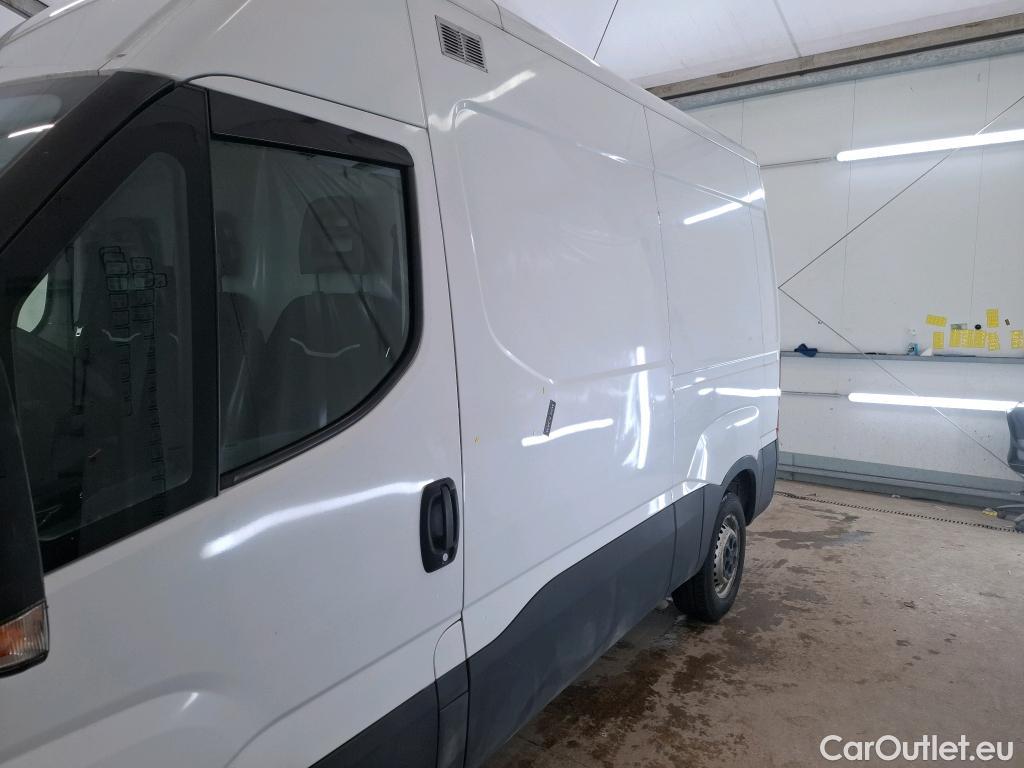  Iveco  Daily IVECO  / 2014 / 4P / Fourgon tôlé 2.3 35S16SA8 V11 H2 3520 #1
