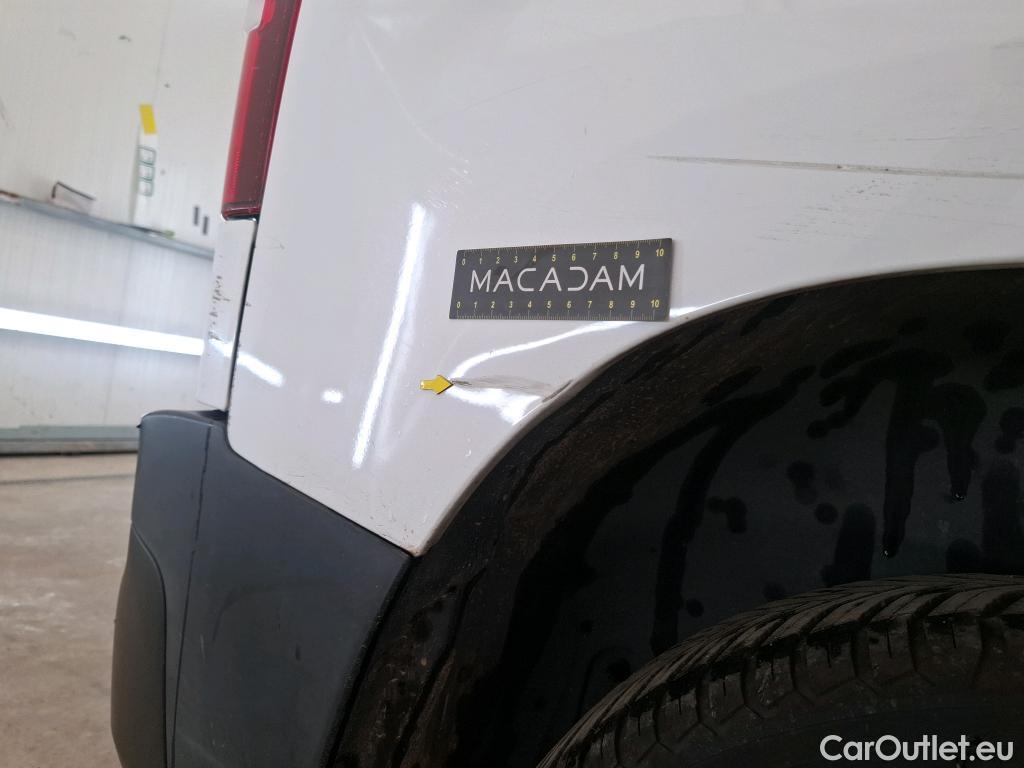  Citroen  Berlingo CITROEN  / 2018 / 4P / Fourgonnette Taille M 650kg BlueHDi 100 BVM Club (ex 410B) #20