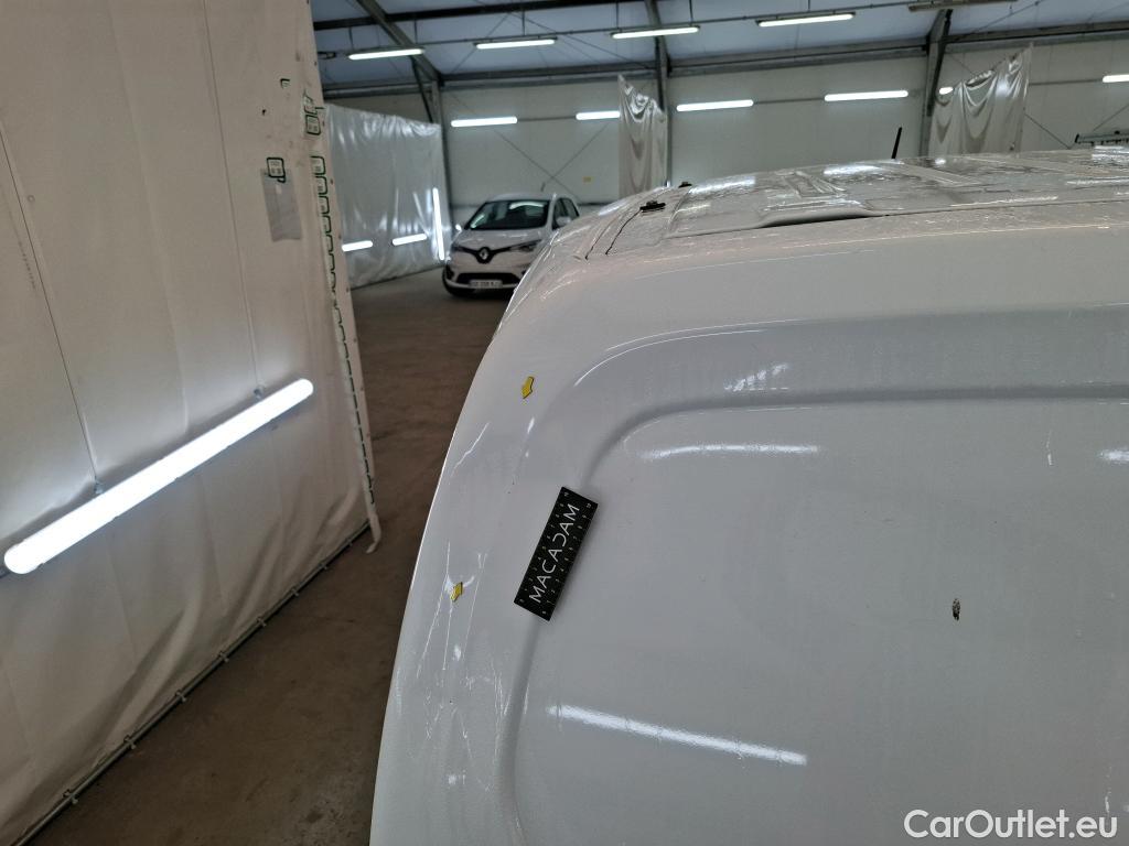  Citroen  Berlingo CITROEN  / 2018 / 4P / Fourgonnette Taille M 650kg BlueHDi 100 BVM Club (ex 410B) #31