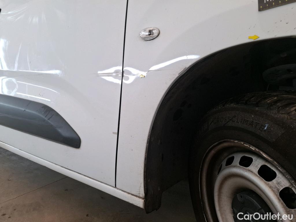  Citroen  Berlingo CITROEN  / 2018 / 4P / Fourgonnette Taille M 650kg BlueHDi 100 BVM Club (ex 410B) #38