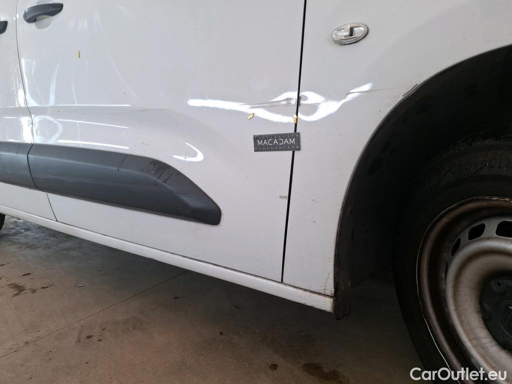  Citroen  Berlingo CITROEN  / 2018 / 4P / Fourgonnette Taille M 650kg BlueHDi 100 BVM Club (ex 410B) #44